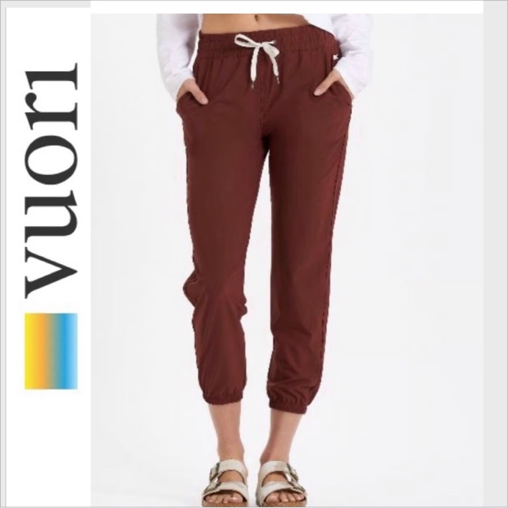 Vuori Women's Track Joggers in Burgundy
